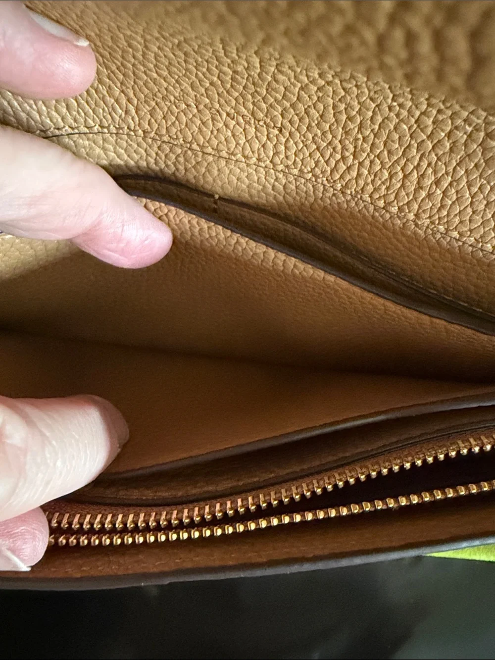 Tory Burch McGraw Tan Pebbled Leather Crossbody Wallet with Logo